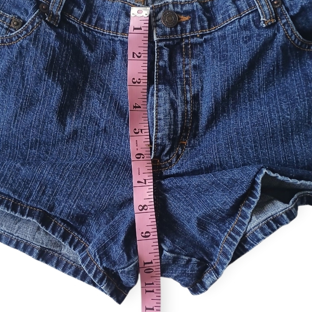 JORDACHE  AUTHENTIC JEANSWEAR WOMEN'S BLUE DENIM  SHORTS. SIZE 15/16 - Picture 9 of 16